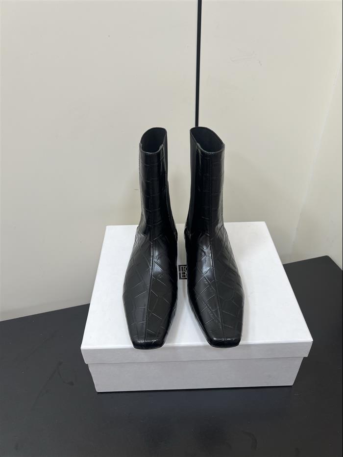 20251128174314409 370